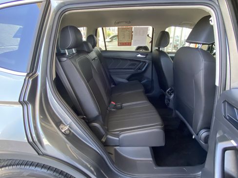 Certified 2023 Volkswagen Tiguan SE FWD image 40