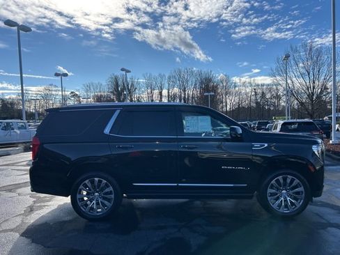 Used 2021 GMC Yukon Denali w/ Denali Premium Package image 4