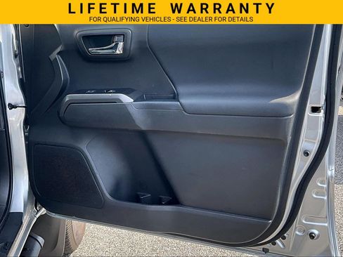 Used 2022 Toyota Tacoma TRD Sport AWD/4WD image 19