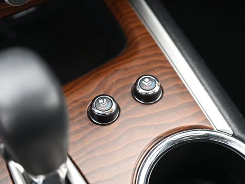 Used 2020 Nissan Pathfinder Platinum image 34