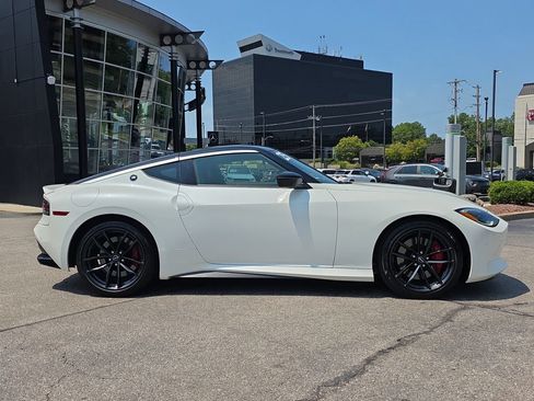 Used 2025 Nissan Z Performance w/ Floor Mat Package RWD image 6