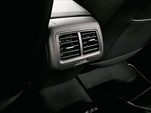 Used 2017 Volkswagen Golf R 4-Door image 35