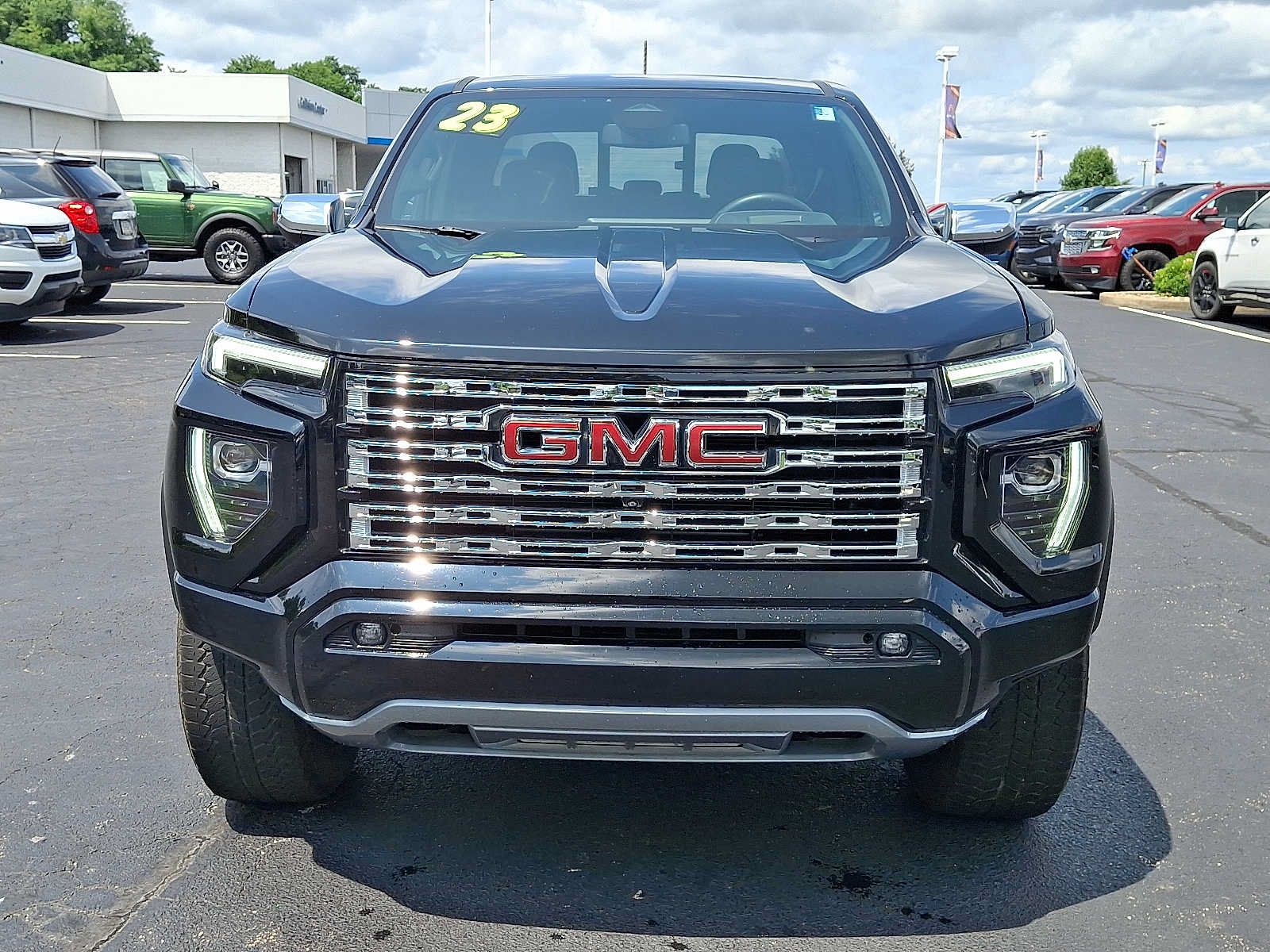 Used 2023 GMC Canyon Denali AWD/4WD image 2