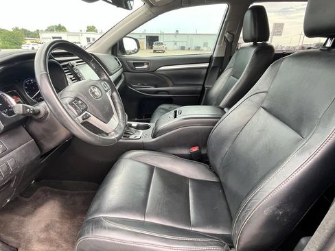 Used 2018 Toyota Highlander XLE FWD image 10