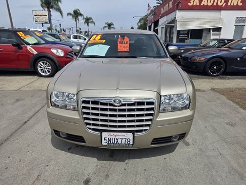 Used 2006 Chrysler 300 Touring RWD image 2