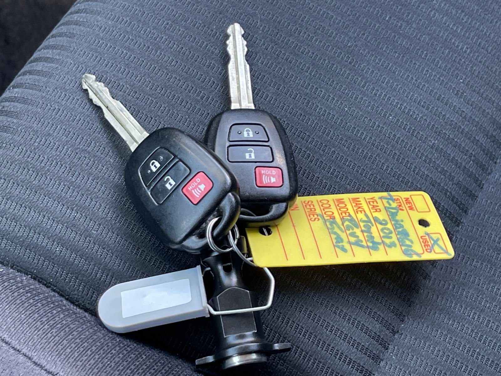 Used 2013 Toyota RAV4 XLE AWD/4WD image 30