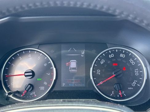Used 2019 Toyota RAV4 XLE Premium FWD image 17
