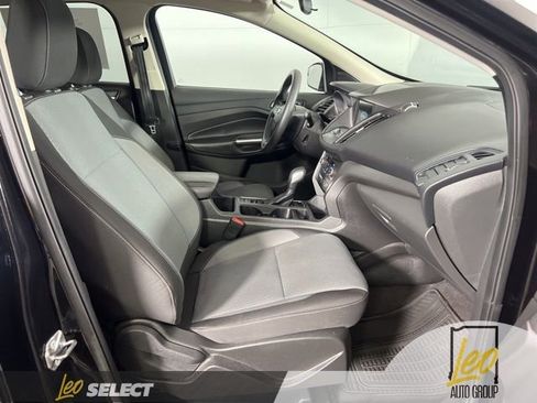 Used 2019 Ford Escape SE image 12