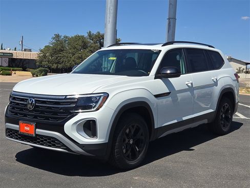 New 2025 Volkswagen Atlas Peak Edition SE image 5