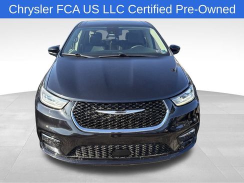 Used 2023 Chrysler Pacifica Touring-L w/ Uconnect Theater Family Group image 6