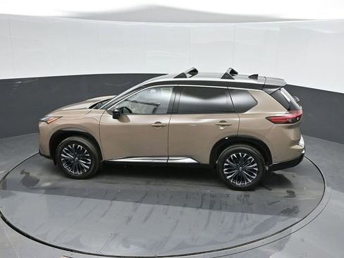 Used 2025 Nissan Rogue Platinum w/ Platinum Premium Package image 38