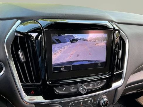 Used 2023 Chevrolet Traverse LT FWD image 11