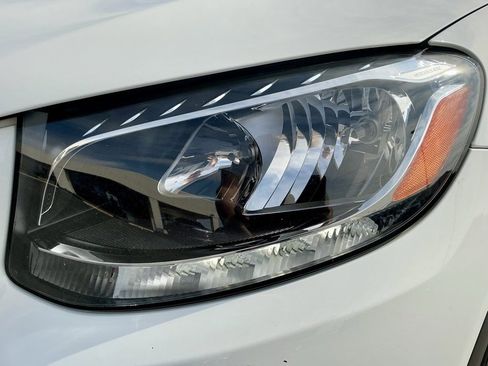 Used 2017 Mercedes-Benz GLC 300 image 10