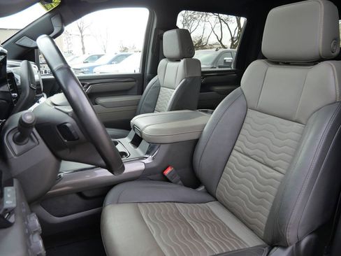 Used 2025 Chevrolet Silverado 2500 ZR2 w/ Technology Package image 30