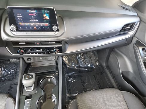 Used 2025 Nissan Rogue SV FWD image 17