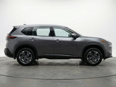 Used 2025 Nissan Rogue SV image 5