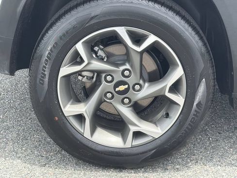 Used 2025 Chevrolet Trax LT w/ LT Convenience Package FWD image 17