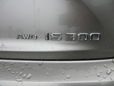 Used 2018 Lexus IS 300 AWD image 8