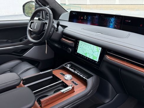 New 2026 Lincoln Navigator L Black Label AWD/4WD image 9