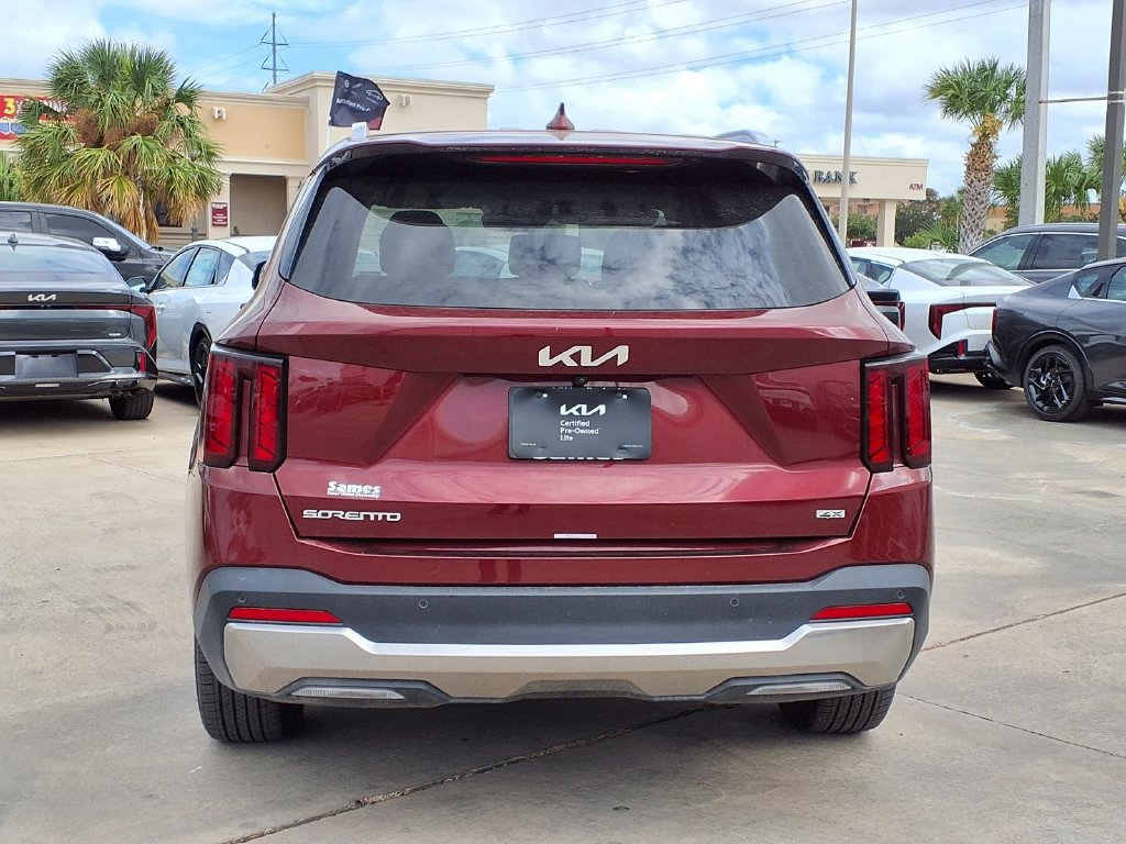 Certified 2025 Kia Sorento S AWD/4WD image 6