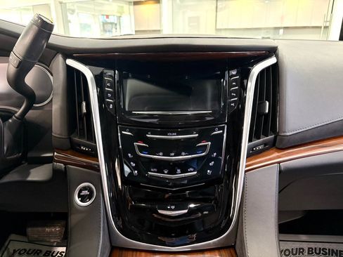 Used 2020 Cadillac Escalade Luxury w/ Escalade Sport Edition image 22