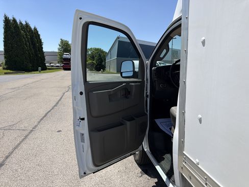 Used 2023 GMC Savana 3500 w/ Power Convenience Package RWD image 10