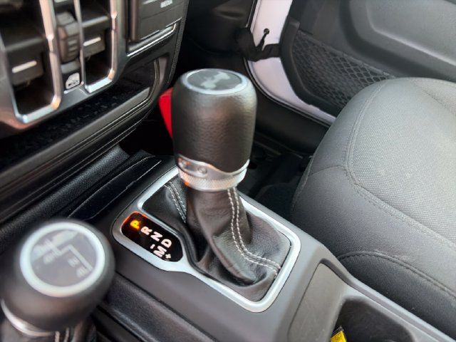 Used 2023 Jeep Wrangler Unlimited Sahara w/ LED Lighting Group AWD/4WD image 23