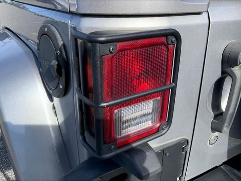 Used 2018 Jeep Wrangler Unlimited Rubicon image 26