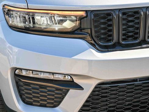 New 2025 Jeep Grand Cherokee Limited image 12