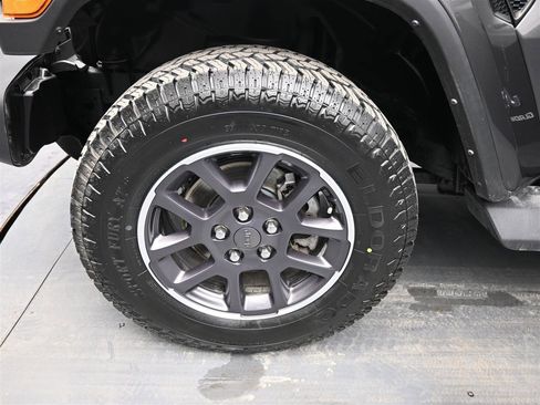 Used 2023 Jeep Gladiator Overland w/ Popular Equipment Package image 18