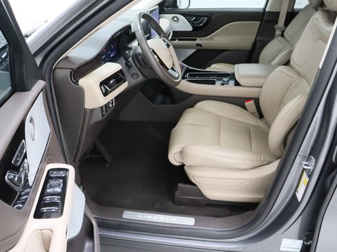 Used 2023 Lincoln Aviator Grand Touring w/ Equipment Group 301A AWD/4WD image 15