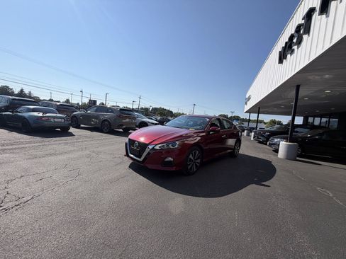 Used 2022 Nissan Altima 2.5 SV w/ SV Premium Package AWD/4WD image 3