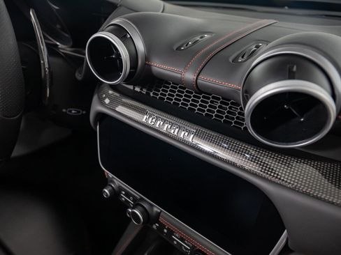 Used 2019 Ferrari Portofino RWD image 37