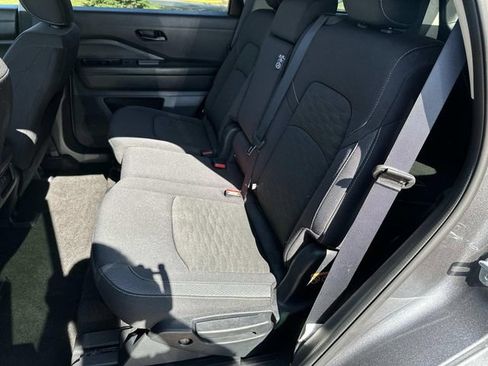 Used 2024 Nissan Pathfinder SV AWD/4WD image 11