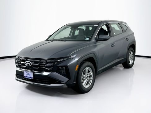 Used 2025 Hyundai Tucson SE AWD/4WD image 1