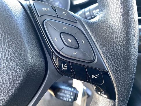 Used 2020 Toyota C-HR LE FWD image 30