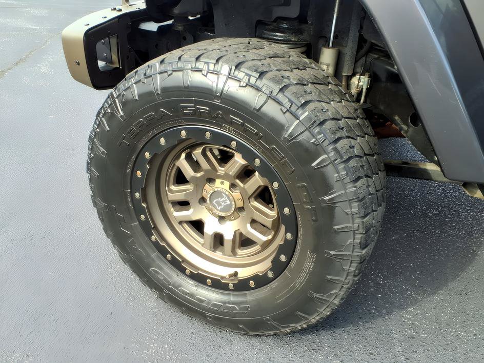 Used 2016 Jeep Wrangler Unlimited Sahara AWD/4WD image 9
