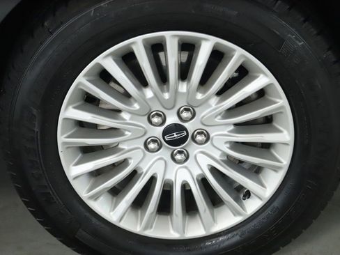 Used 2019 Lincoln Nautilus FWD image 9