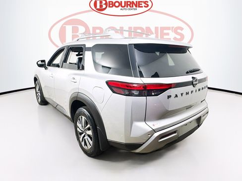 Used 2023 Nissan Pathfinder SL w/ Black Appearance Package AWD/4WD image 8