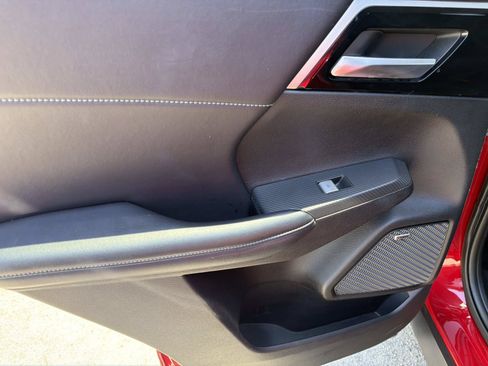 Used 2025 Mitsubishi Outlander SE FWD image 9