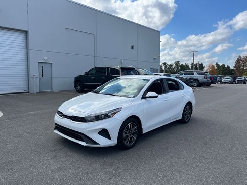 Used 2024 Kia Forte LXS w/ LXS Technology Package image 4