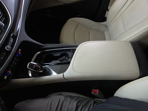 Used 2020 Buick Enclave Essence FWD image 62