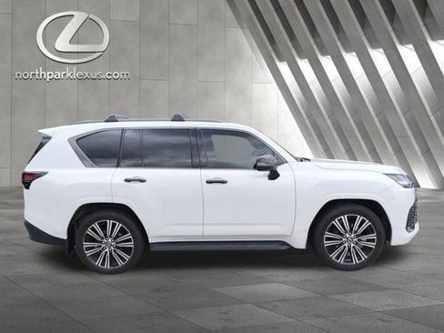 Used 2025 Lexus LX 700h Luxury w/ Appearance Package AWD/4WD image 4