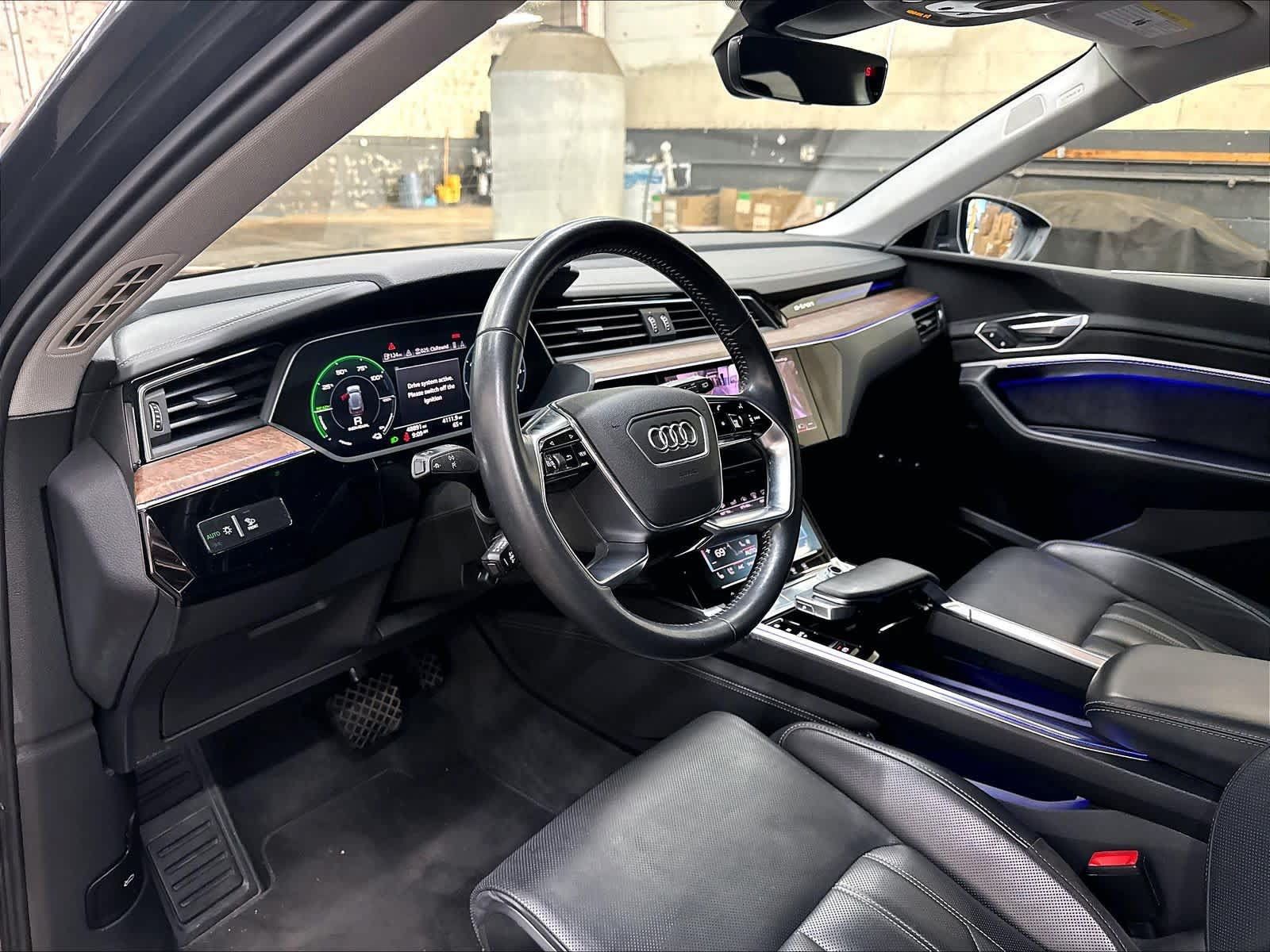 Used 2019 Audi e-tron Prestige w/ Prestige Package AWD/4WD image 17