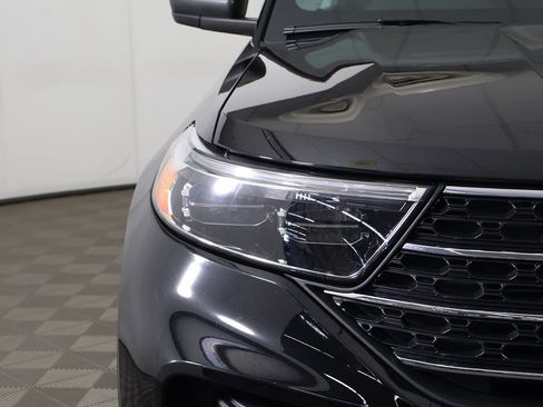 Used 2023 Ford Explorer XLT AWD/4WD image 12