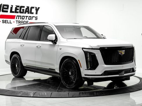Used 2025 Cadillac Escalade Sport Platinum AWD/4WD image 3