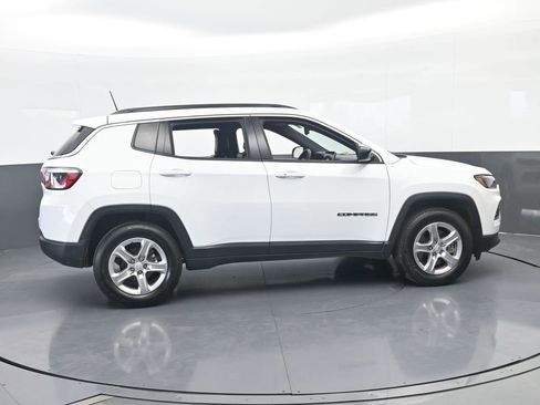Used 2023 Jeep Compass Latitude AWD/4WD image 7