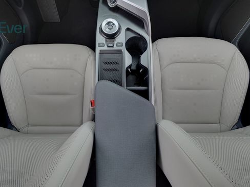 Used 2024 Kia EV6 Wind RWD image 27