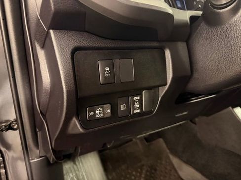 Used 2022 Toyota Tacoma TRD Off-Road AWD/4WD image 16