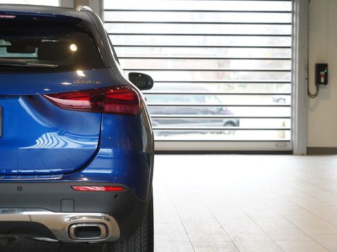 Used 2025 Mercedes-Benz GLA 250 4MATIC image 12